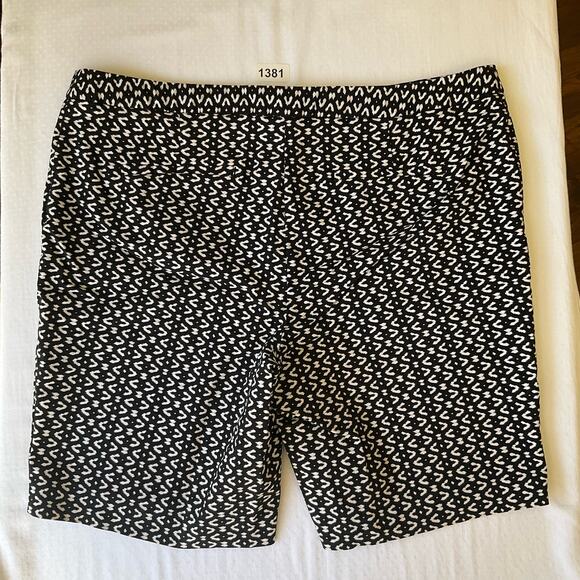 Mario Serrani Italy Women’s Fancy Shorts size 16, Patern Black White - Picture 10 of 10